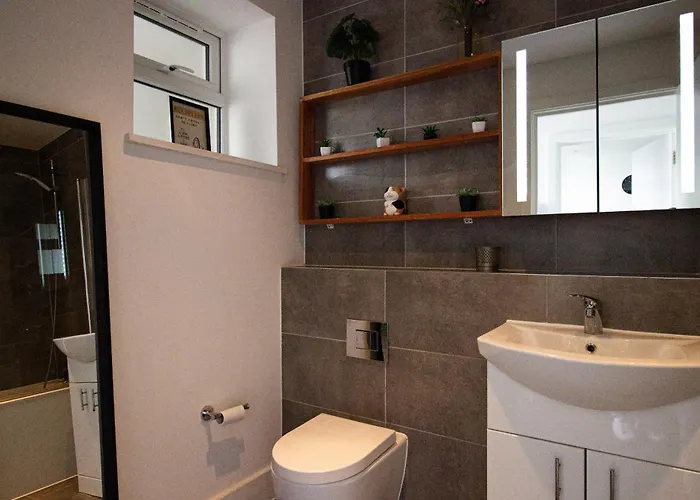 Modern 2 Bedroom @ Nine Elms Station B