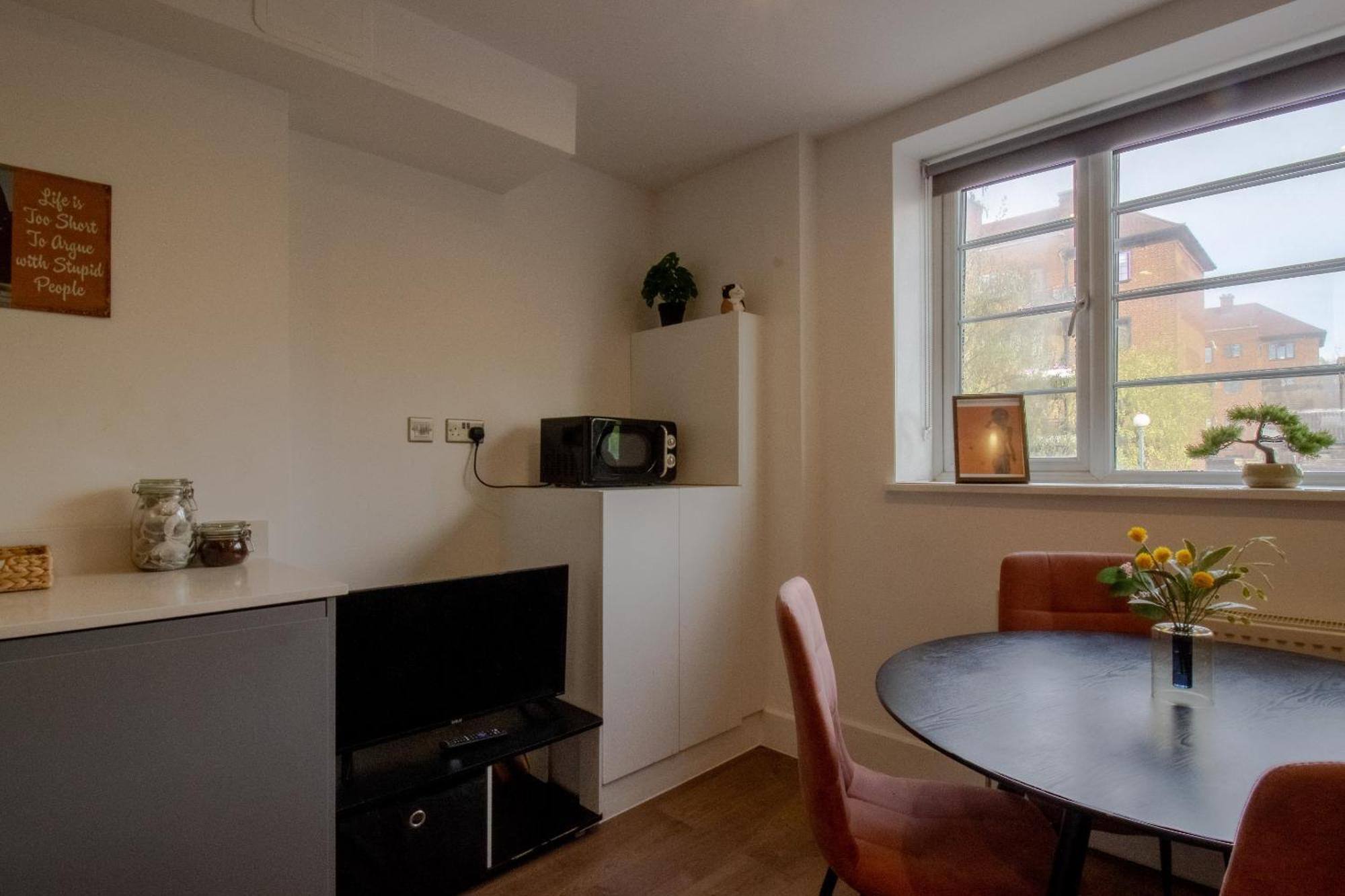 Apartment Modern 2 Bedroom @ Nine Elms Station B
