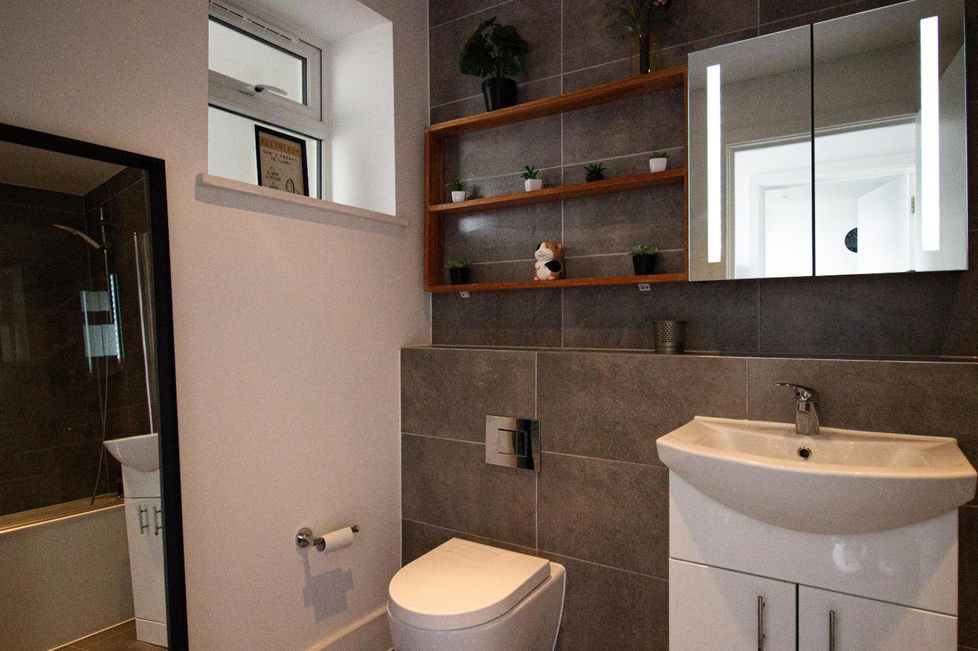 Modern 2 Bedroom @ Nine Elms Station B
