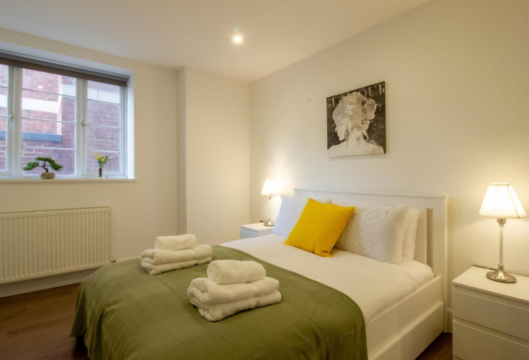 Modern 2 Bedroom @ Nine Elms Station B London