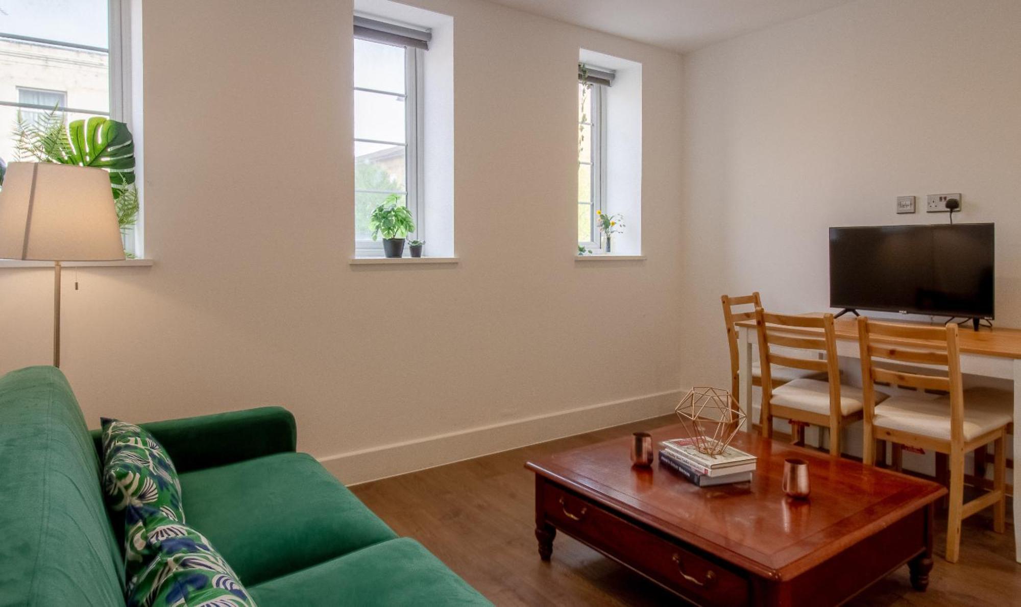 Modern 2 Bedroom @ Nine Elms Station B Apartment